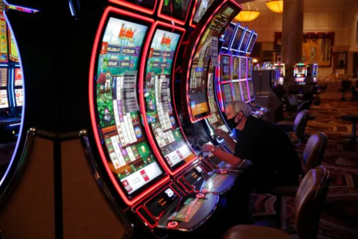 Turnieje pokerowe w Casino Poland Warsaw Marriott – harmonogram i strategie